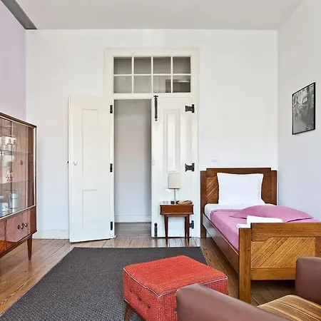 Spacious Sunny Flat- Baixa / Rossio Apartment